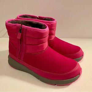 NWOT Pink Ugg Truckee Weather Boots Kids Size 5 / Women Size 6.5